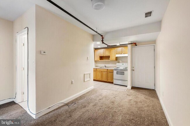 Building Photo - 1933 Christian St