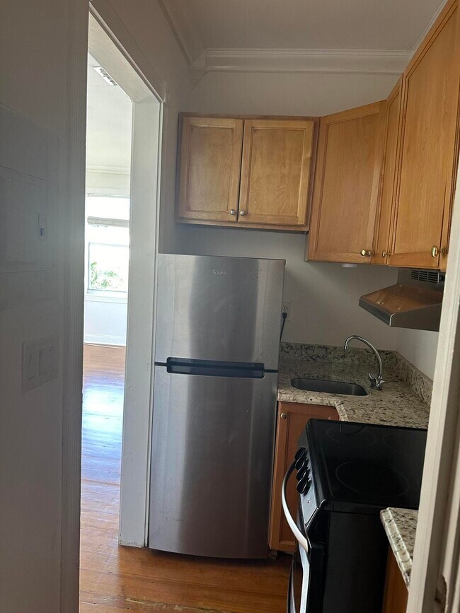 Building Photo - 258 Seminole Ave