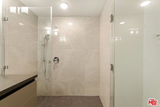 Building Photo - 837 S Harvard Blvd