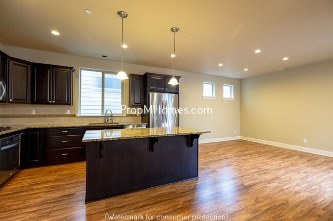 Building Photo - Beautiful Open Concept Four Bedroom Plus Office/Den in Villebois!