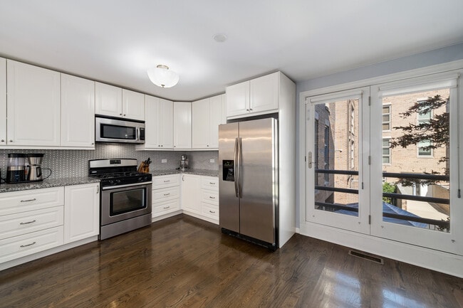 Building Photo - 2389 N Wayne Ave