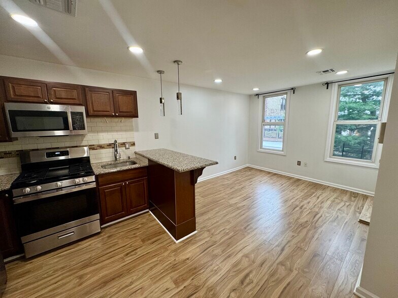 Primary Photo - 77 Reservoir Ave