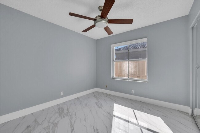 Building Photo - 716 Juniper Ln