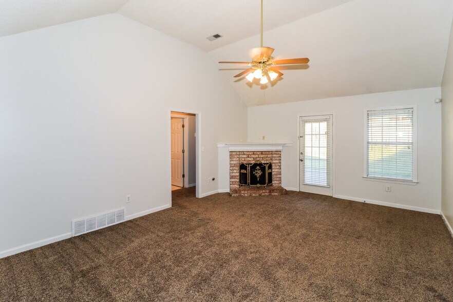Building Photo - 10279 Green Moss Dr S