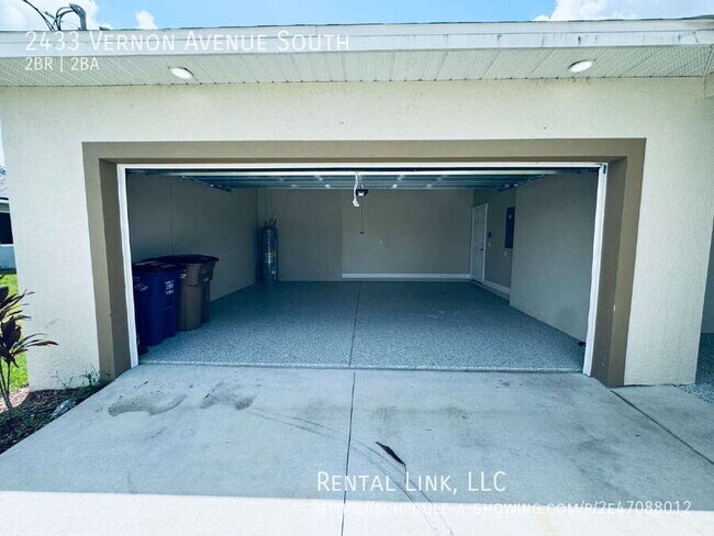 Building Photo - 2433 Vernon Ave S