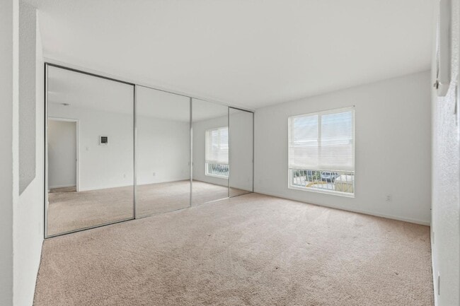 Building Photo - 6666 Beadnell Way