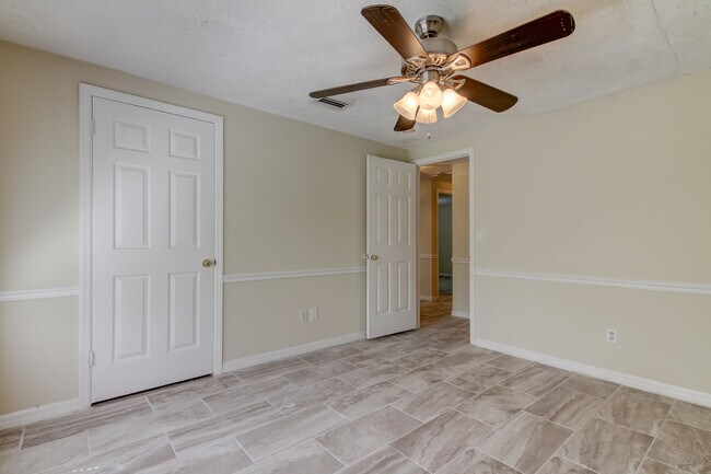 Building Photo - 10406 Reclinata Ln