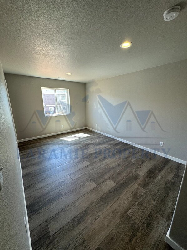 Building Photo - 4521 E Bobolink Ln