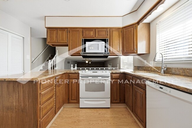 Building Photo - Spacious Home with 2 Car Garage and Centra...