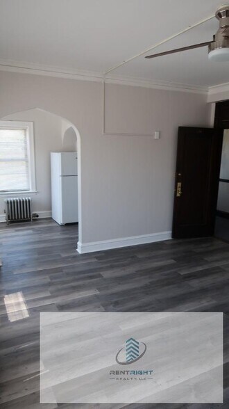 Building Photo - 4477 N Elston Ave
