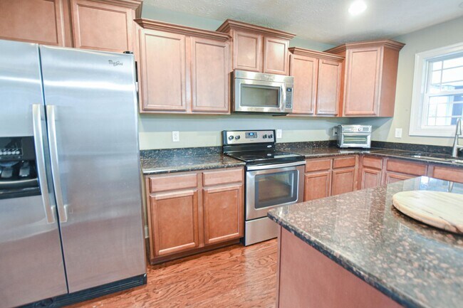 Building Photo - Pet Friendly Four Bedroom with Basement in...