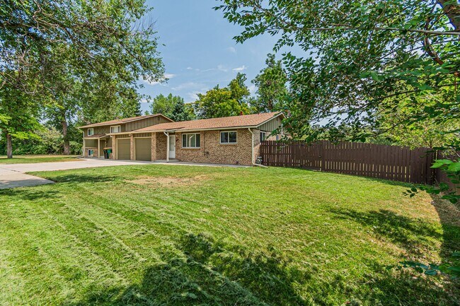 Building Photo - Spacious 3BD, 2BA Lakewood Half-Duplex wit...