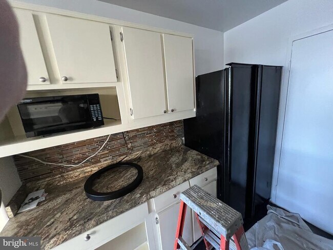 Building Photo - 6631 Wakefield Dr