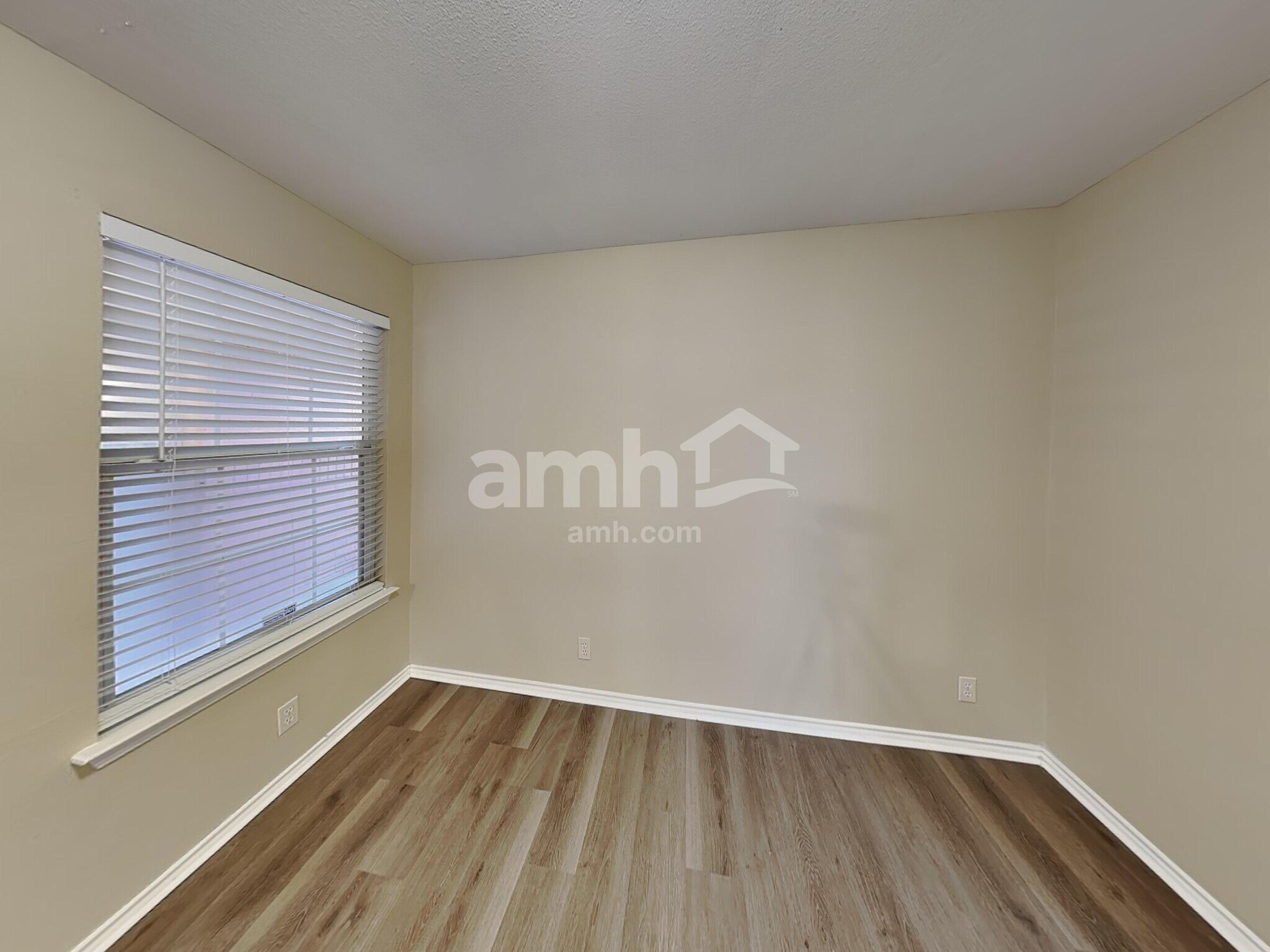 Building Photo - 15243 Kamary Ln