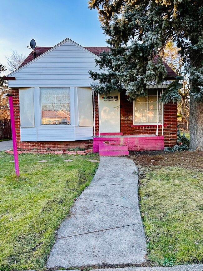 Primary Photo - 18071 Albion Ave