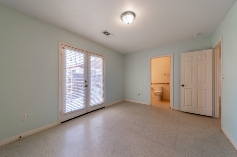 Building Photo - 730 Pine Ave