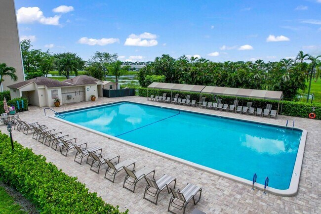 Building Photo - 7192 Huntington Ln