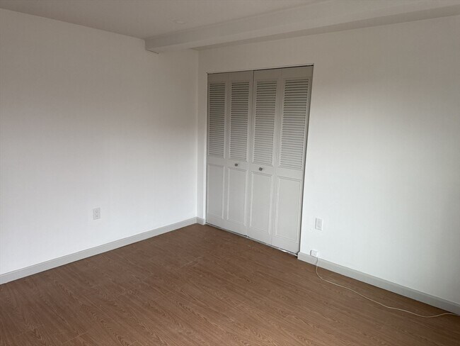 Building Photo - 1243 Beacon St