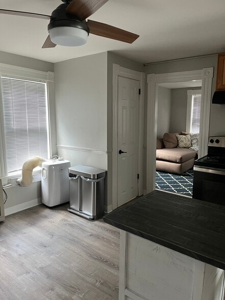 Building Photo - 549 Hevey St