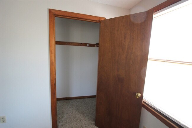 Building Photo - 21 Moore Ave