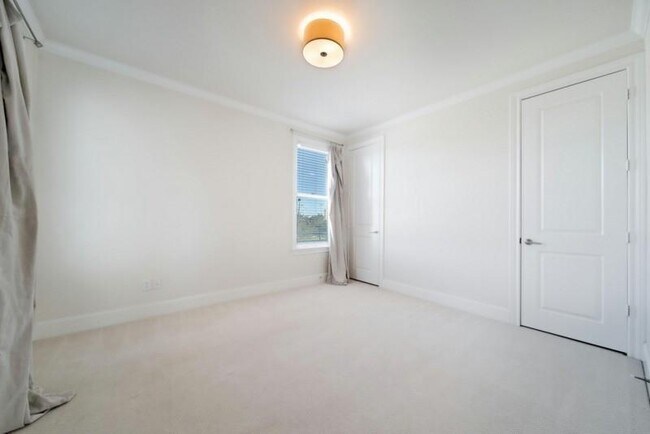 Building Photo - 3913 Gramercy St