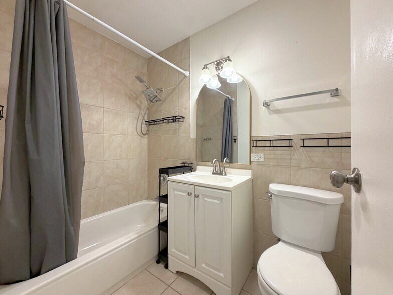 Building Photo - 889 Trace Dr