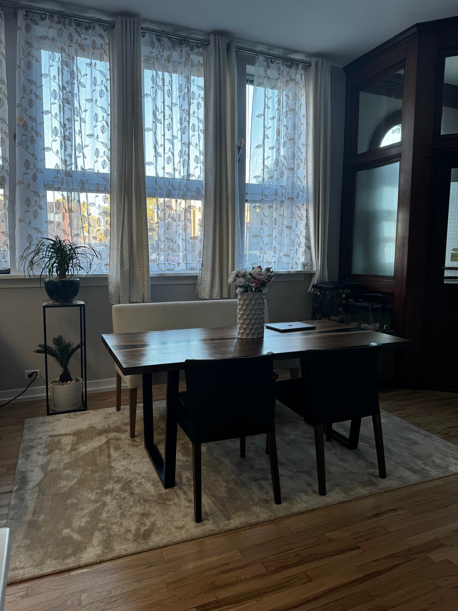 dining 2 - 1734 W Cortland St