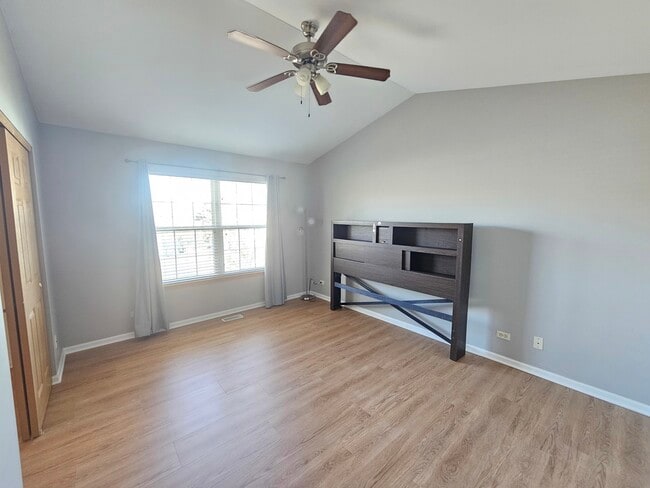 Building Photo - 852 Woodewind Dr