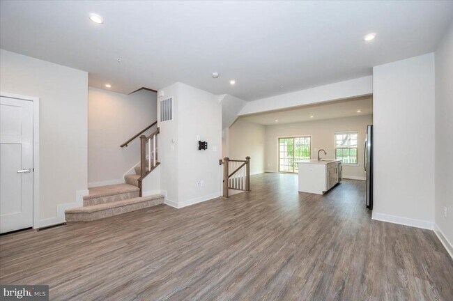 Building Photo - 7201 Bodkin Wy