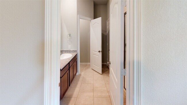 Building Photo - 707 Thicket Bluff Dr