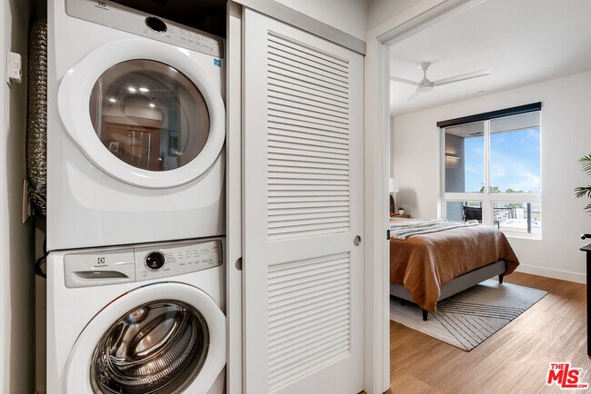 Building Photo - 10601 Washington Blvd