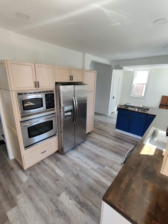 Kitchen 1 - 604 Riverside Ave