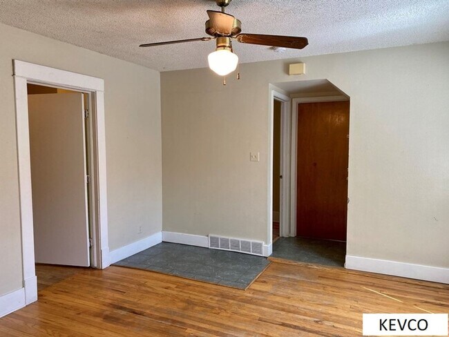 Building Photo - 411 Garfield St