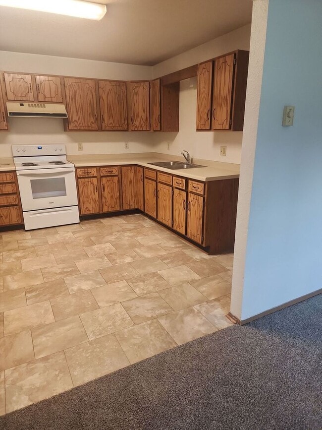 Building Photo - Spacious 3 Bedroom Apartment in Montgomery...