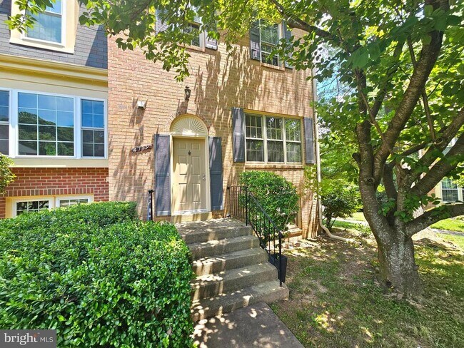 Building Photo - 4719 Gainsborough Dr