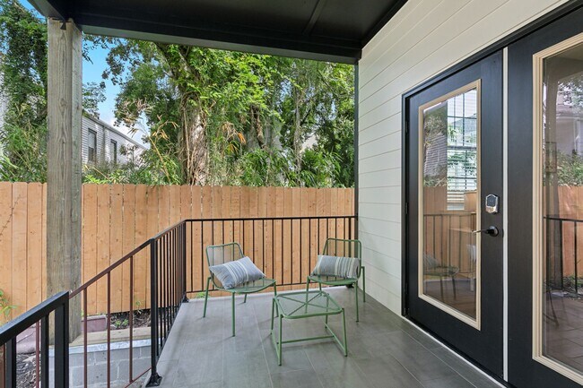 Building Photo - Recent Construction Apartment!!