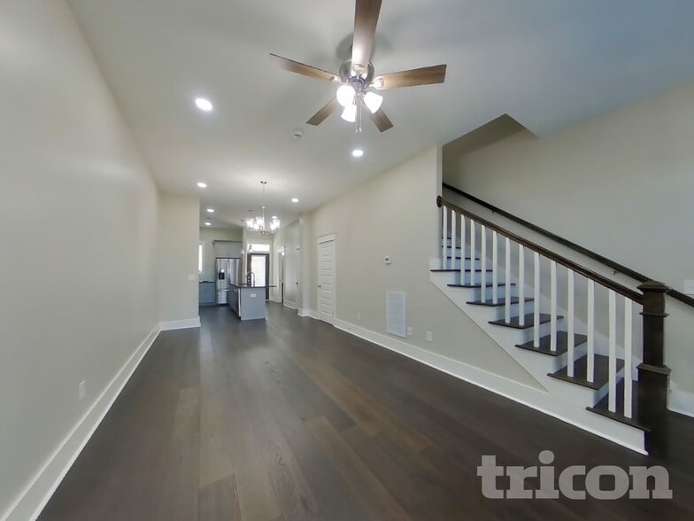 Building Photo - 6813 Charlotte Pike