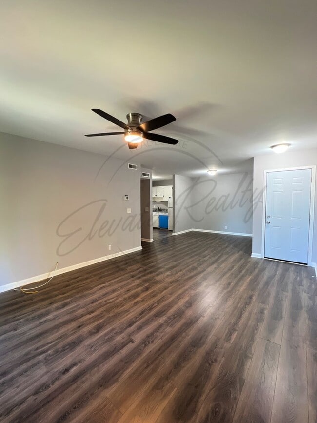 Building Photo - Bright and Airy Second-Floor Apartment with Upgrades and Pet Friendly!
