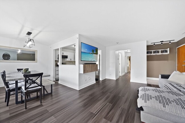 Building Photo - 7050 Newport Dr