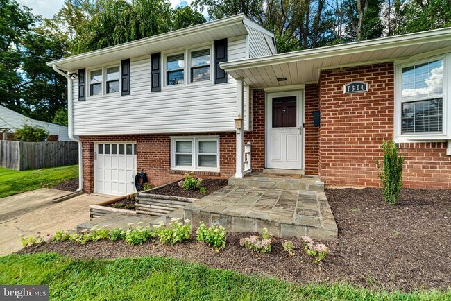 Building Photo - 7606 Jervis St