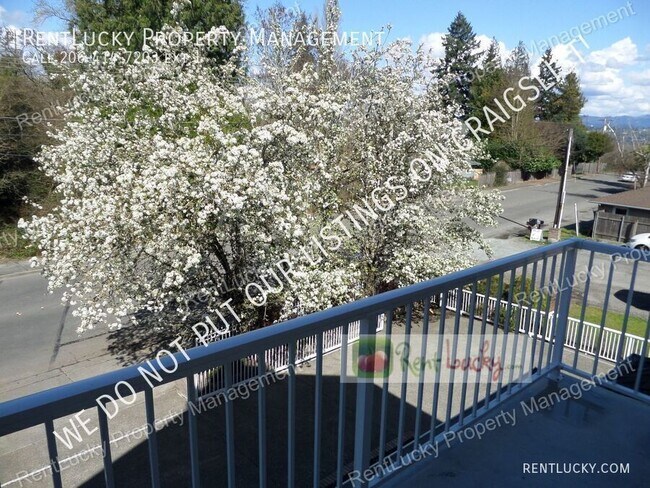 Building Photo - 5039 S 178th St