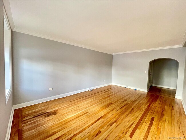 Building Photo - 321 Larchmont Acres