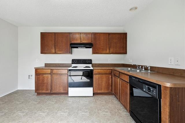 Building Photo - 1525 Hedgewood Trail