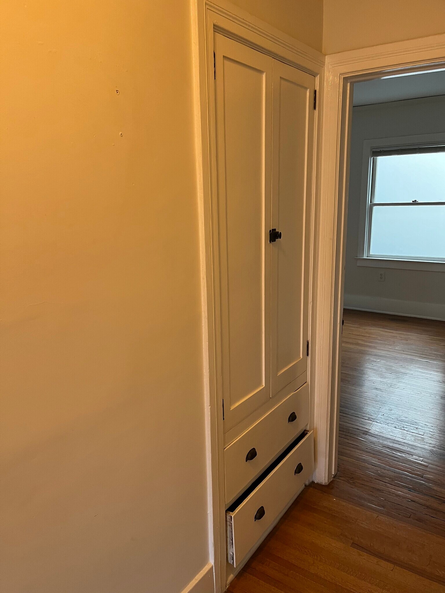 Building Photo - 504 N Heliotrope Dr