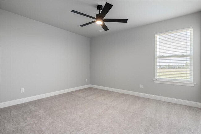 Building Photo - 2811 SW Hampshire Ave