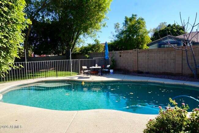 Building Photo - 571 W Locust Dr.