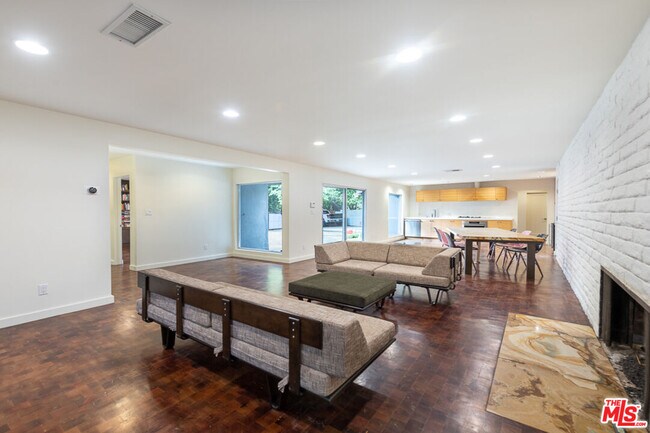 Building Photo - 12931 Valleyheart Dr