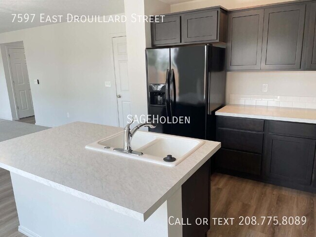 Building Photo - 7597 E Drouillard St