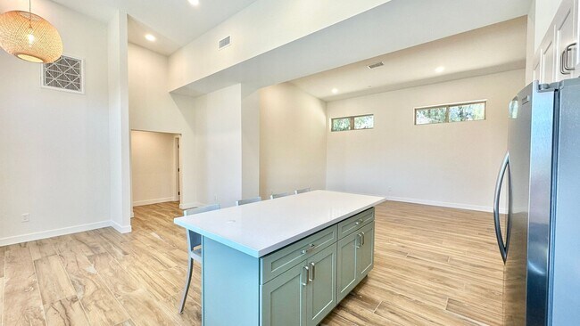 Building Photo - Beautifully Remodeled Top to Bottom Single...