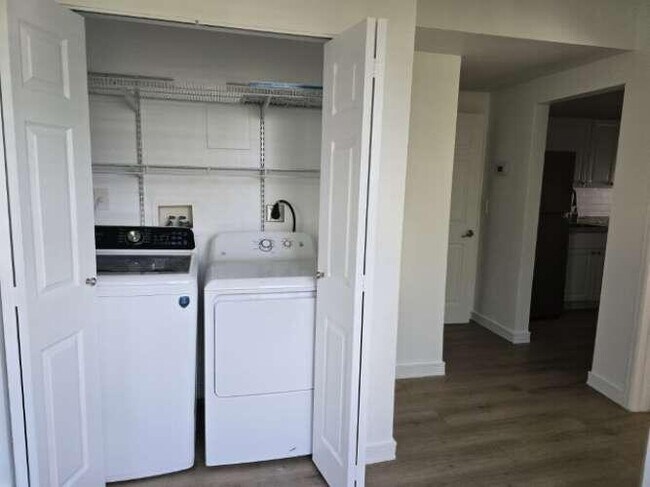 Building Photo - 1000 SW 12th Ct